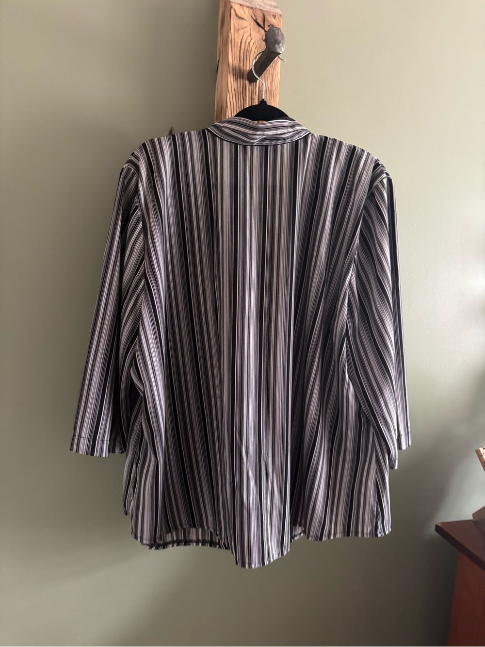 31.) Penningtons / Striped Button-Up Shirt - Classic - Picture 2 of 6